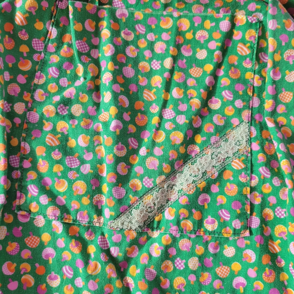 Vintage Apron ~ Handmade ~ Mushroom Pattern ~ Cottage ~ Farmhouse ~ FINAL - Picture 5 of 12